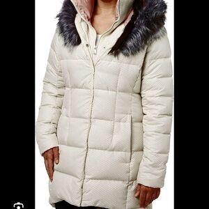 The Northface Women's Cream Puffer Coat with Faux Fur Trim
